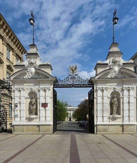Rekordowa rekrutacja na studia 2026. Podwójny rocznik rozpoczyna naukę, a uczelnie przyjmą więcej studentów niż przed rokiem.