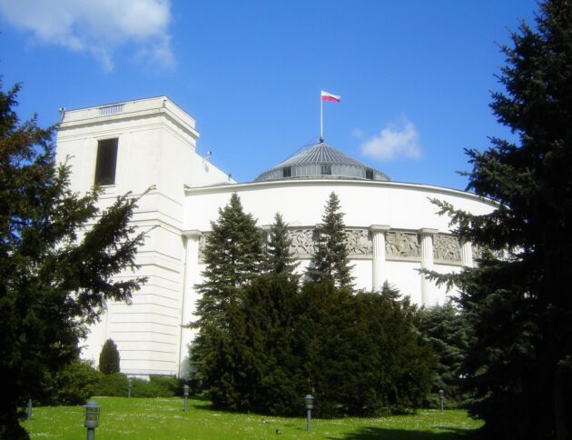 Gdy święto wypada w niedzielę, nie otrzymasz dnia wolnego. Sprawdź, dlaczego kalendarz 2026 jest niekorzystny i co zawiera nowa petycja do Sejmu o zmianę prawa.