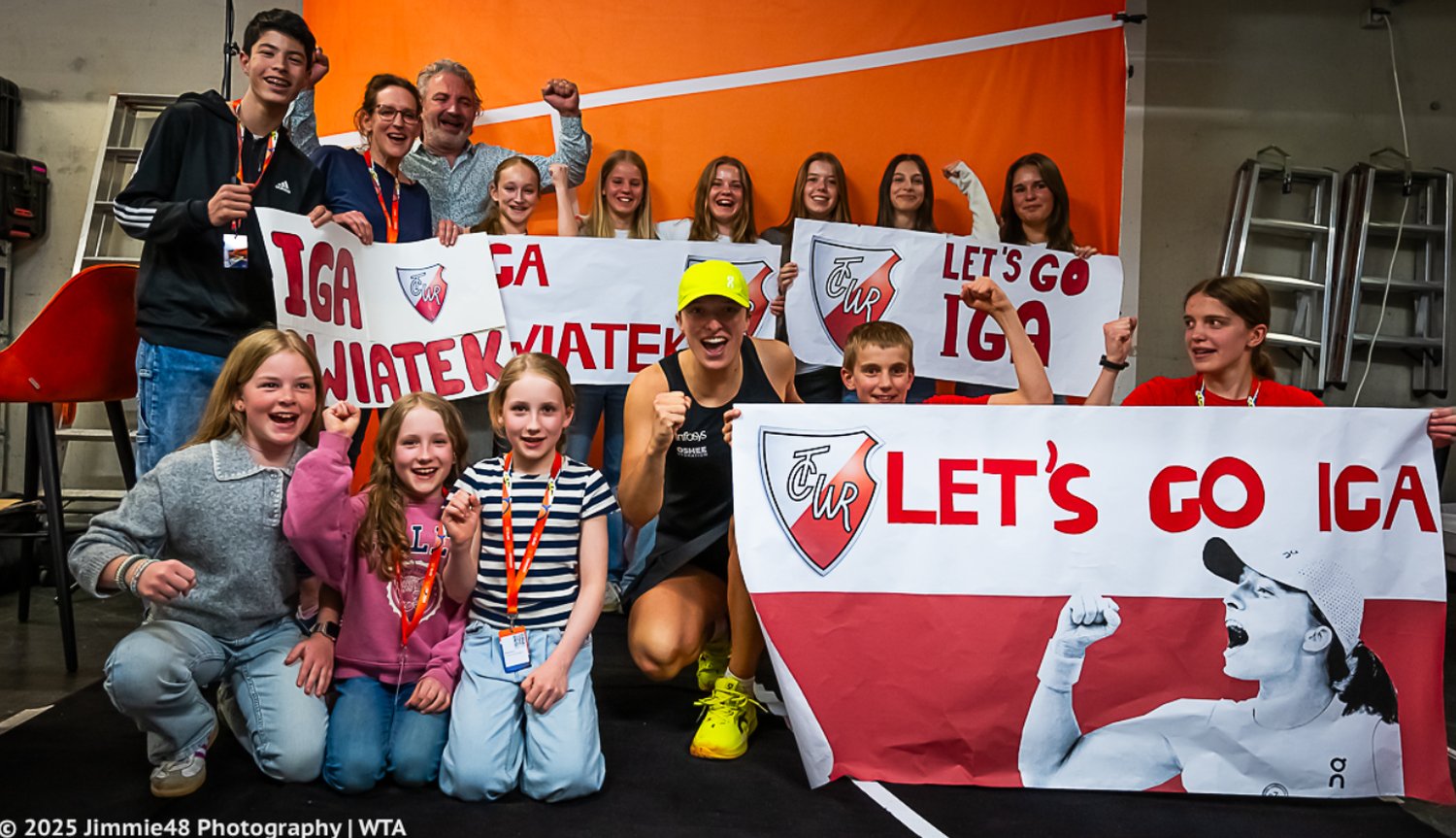 Iga Świątek z fanami w Stuttgarcie,
Jimmie48 Photography/X