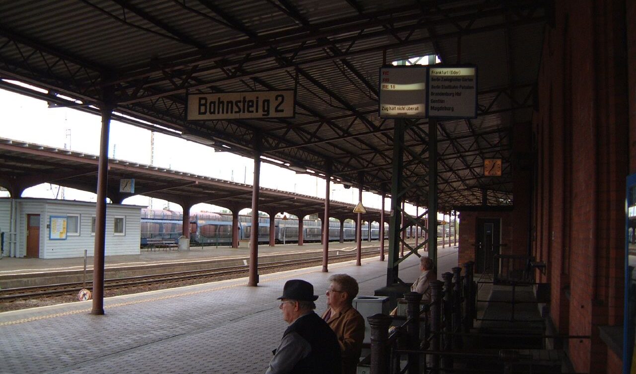 Autorstwa Norbert Blech. Bahnhof Guben, CC BY 2.0
