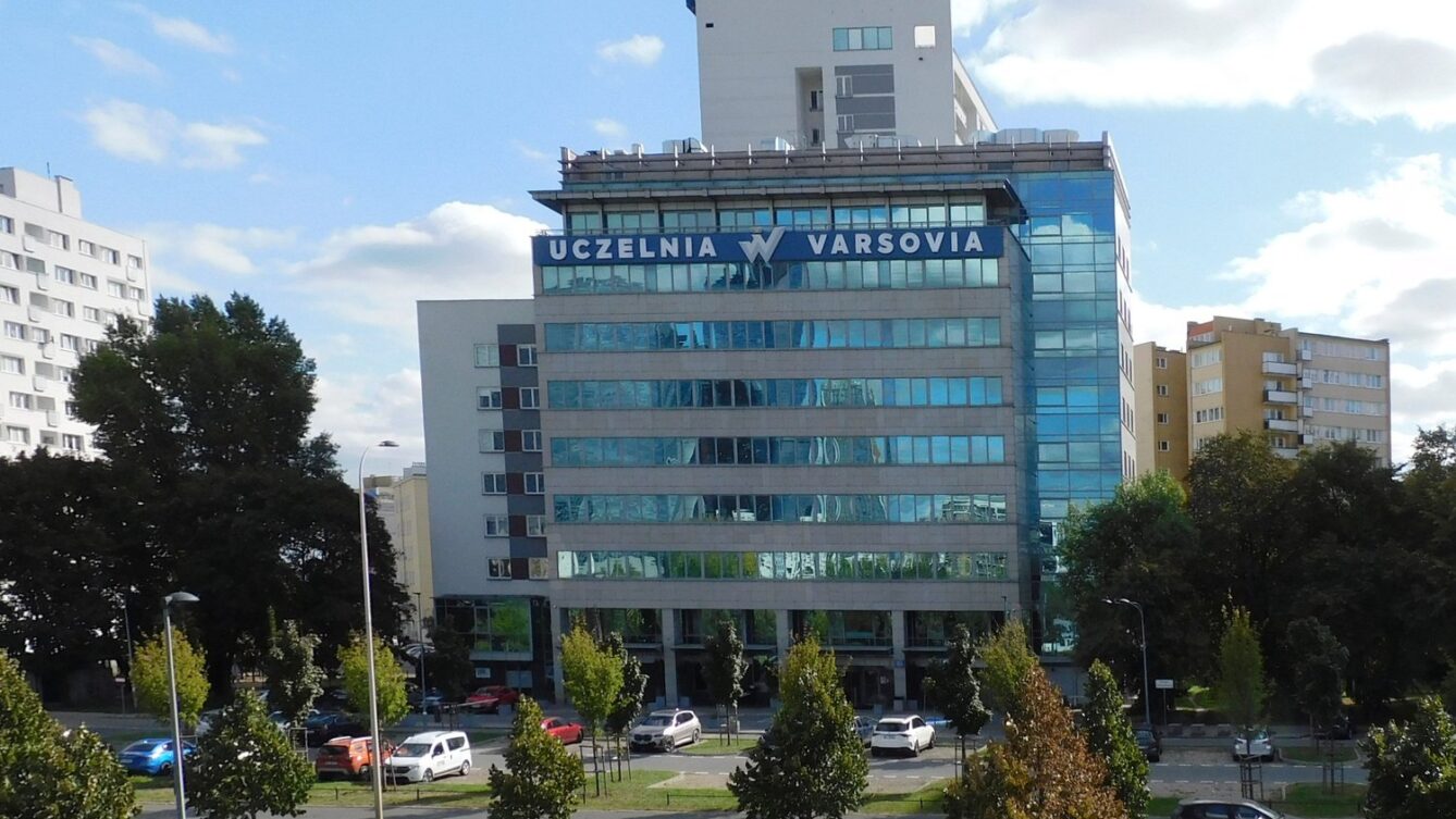 Siedziba uczelni po zmianie nazwy, 2023 rok, Autorstwa Panek - Praca własna, CC BY-SA 4.0