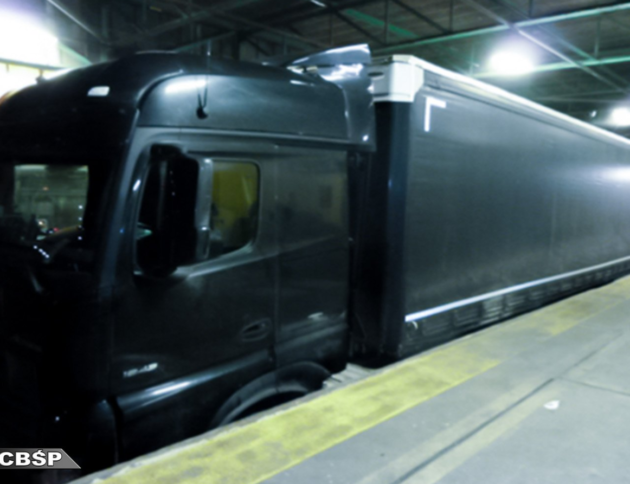 Zatrzymane auto ciężarowe/Policja