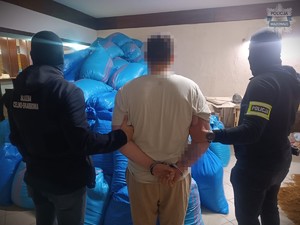 mężczyzna aresztowany przez policję