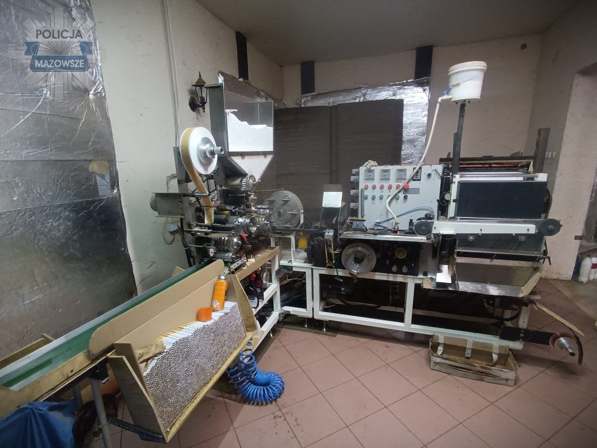 Nielegalna fabryka papierosów, Policja