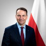 mężczyzna w garniturze