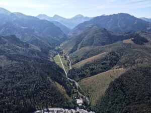 widok na dolinę górską