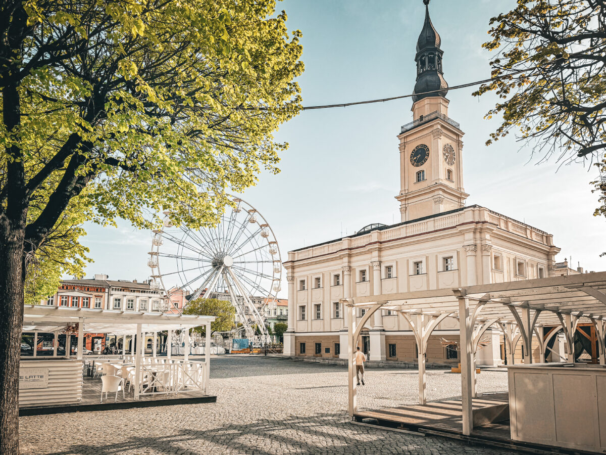 centrum miasta jasny budynek w centrum