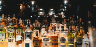 Sejm pracuje nad zakazem reklamy alkoholu, który może objąć piwo i piwo zero. fot: Aleksandar Andreev/unsplash