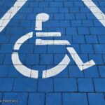 miejsce parkingowe dla niepełnosprawnych/Policja