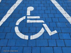 miejsce parkingowe dla niepełnosprawnych/Policja