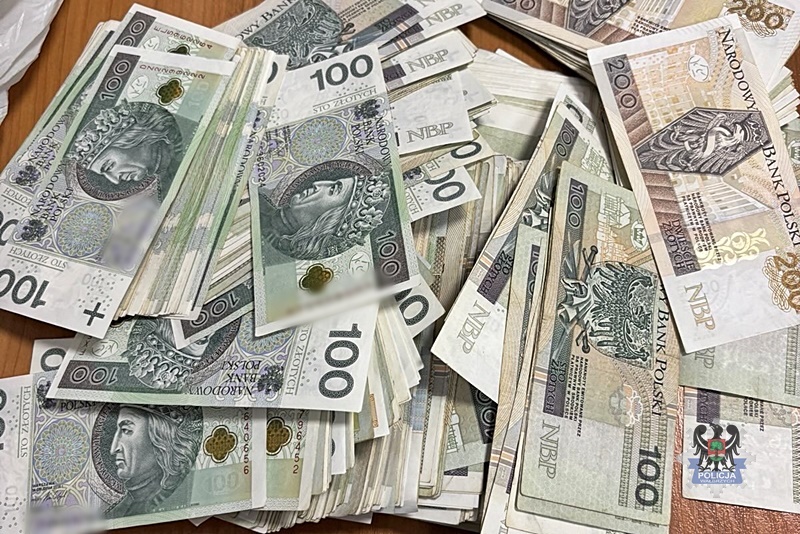 zatrzymane pieniądze wyłudzone przez oszustów, Policja