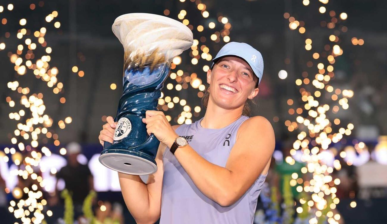Iga Świątek z pucharem po turnieju w Cincinnati/ cincinnatiopen.com