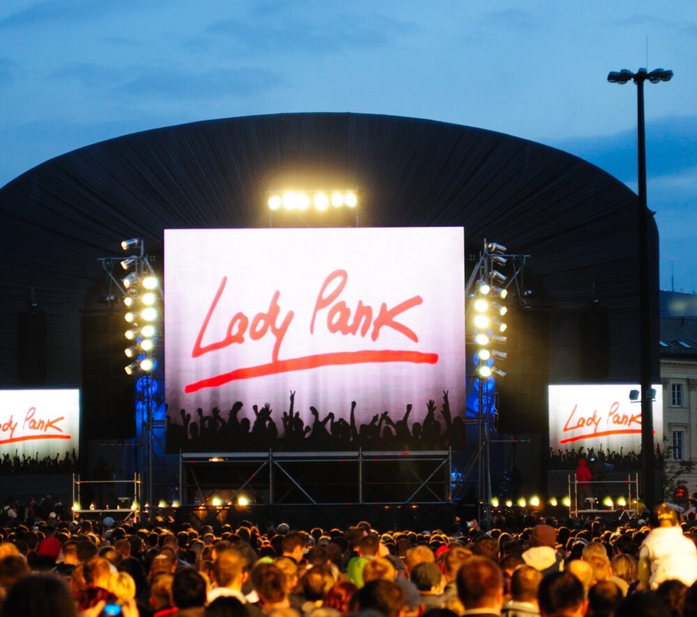 scena na koncercie zespołu Lady Pank