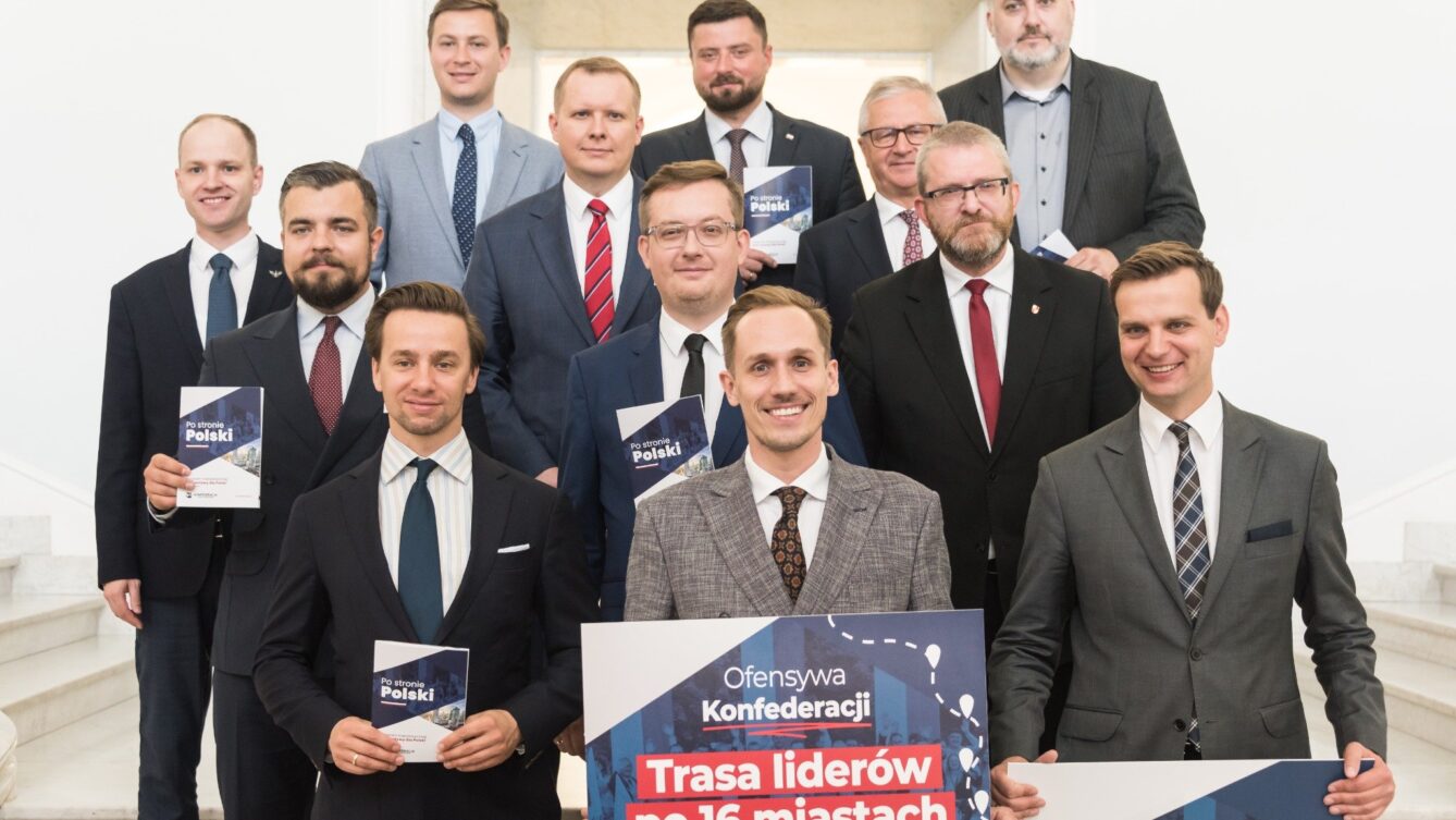 Konrad Berkowicz z posłami i politykami Konfederacji w Sejmie RP (2022), Autorstwa Adrian Grycuk - Praca własna, CC BY-SA 3.0 pl