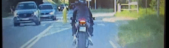 motocyklista przekraczający dopuszczalną prędkość