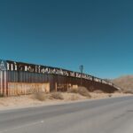 mur na pustyni/ Alejandro Cartagena ???‍?/Unpslash