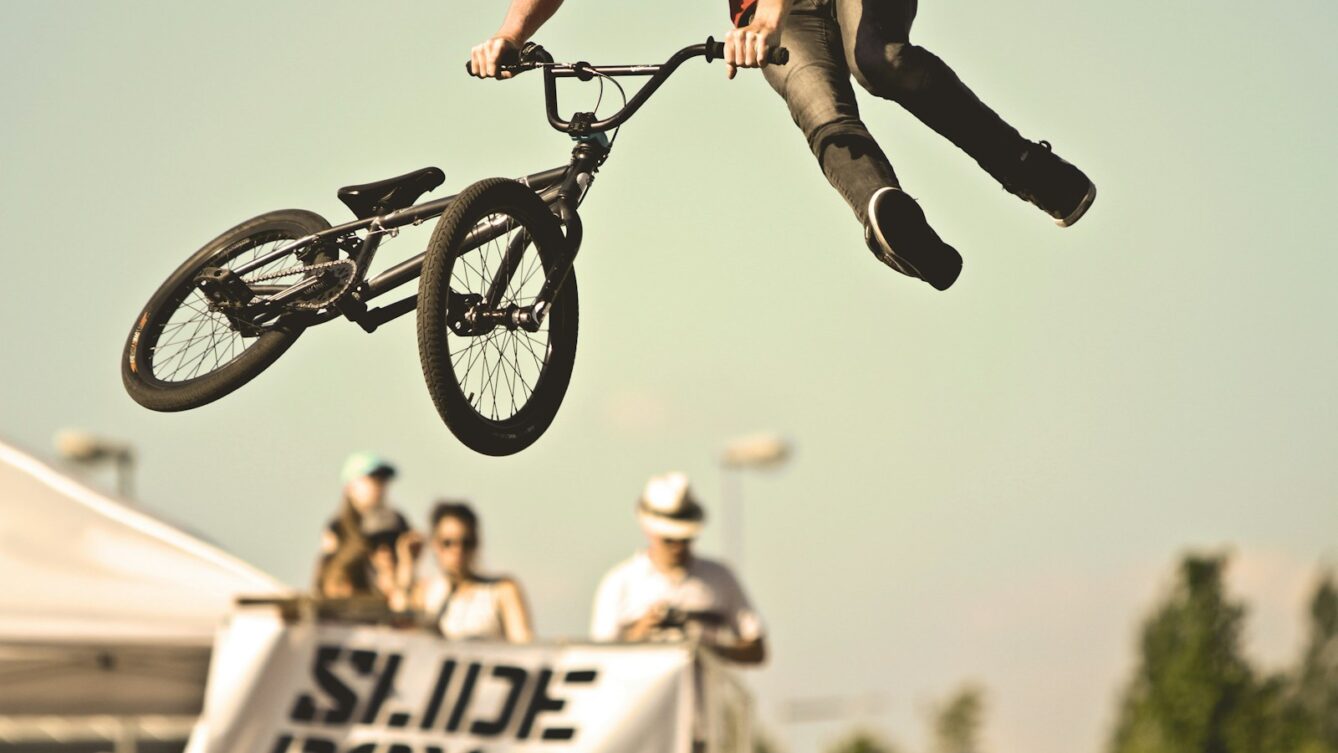 pokazy akrobacji na rowerze