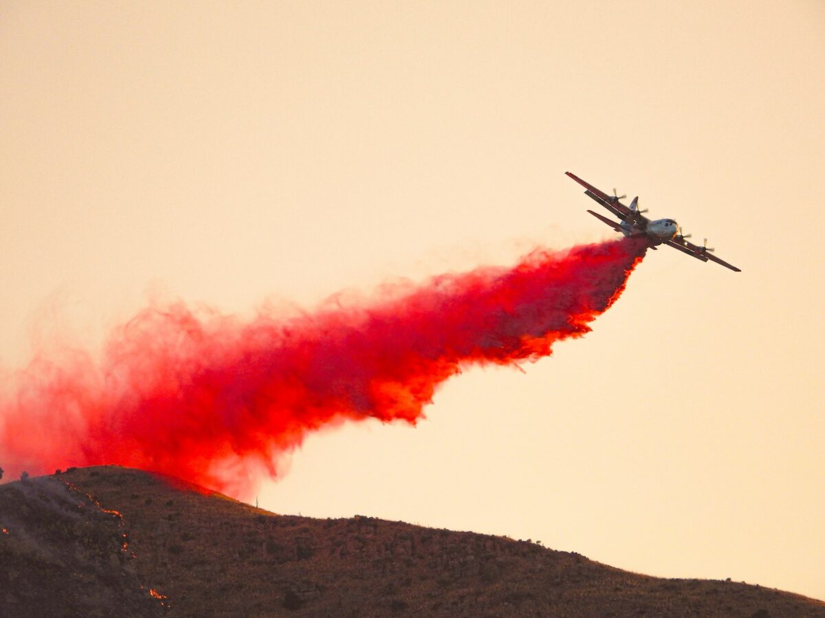 samolot, akcja gaśnicza nad lasem