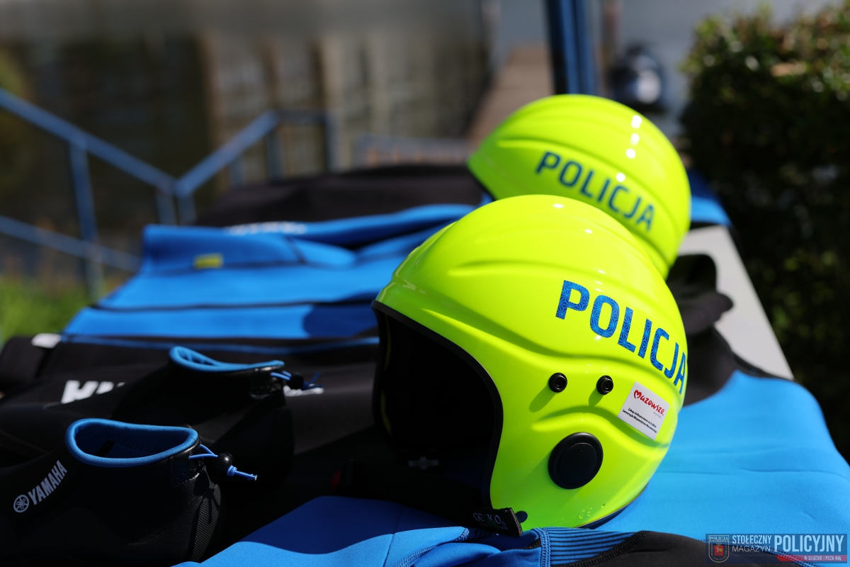 Komplety odzieży ochronnej i skuter wodny Yamaha FX Cruiser SVHO Zdjęcie: Marek Szałajski