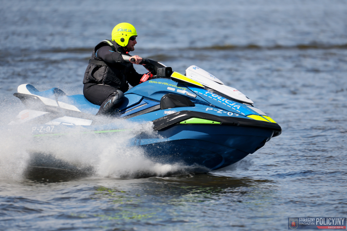 policyjny skuter wodny w akcji/ Zdjęcie: Marek Szałajski/Policja