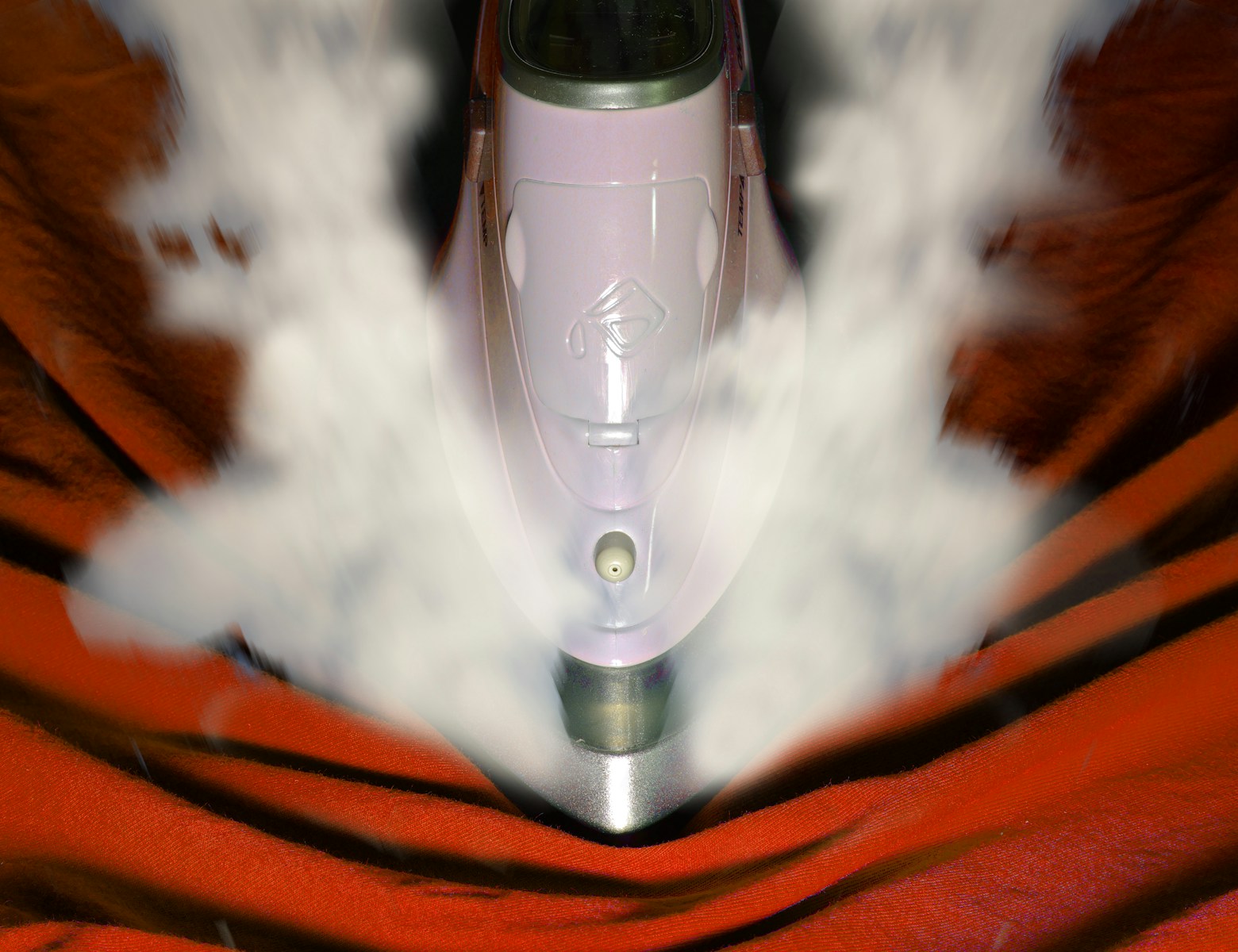 żelazko / fot: Immo Wegmann/ Unsplash