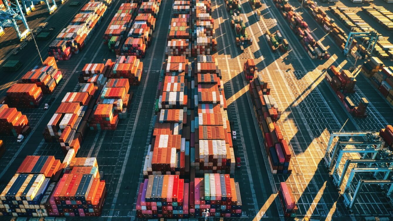 terminal kontenerowy/ fot:Venti Views/Unsplash