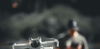 dron w locie/ fot: Unai Cruz/Unsplash