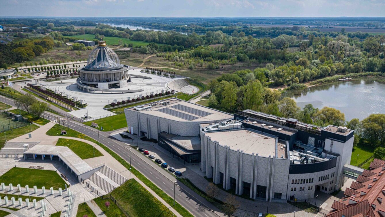 widok na Muzeum Pamięć i Tożsamość z lotu ptaka/ MPiT