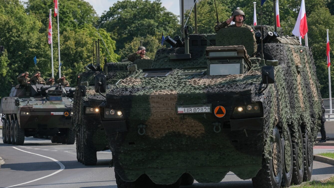 KTO Rosomak na drodze/ fot: Gerrit Burow, CC BY 2.0