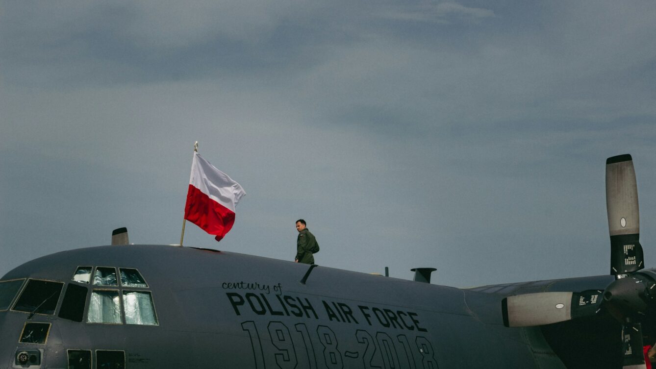 Polski samolot wojskowy/ fot: Artem Lobastov/ Unsplash