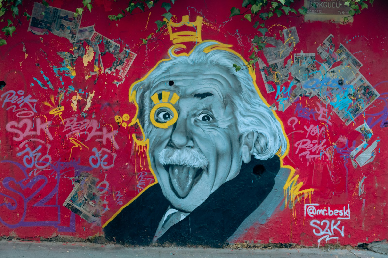 grafitti z Einsteinem/ Collab Media/Unsplash