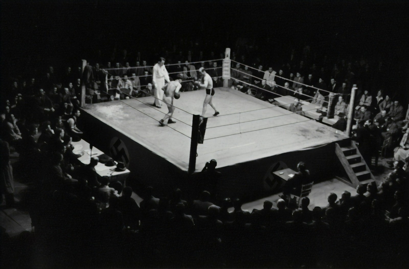 grayscale photo of boxing game/ Austrian National Library