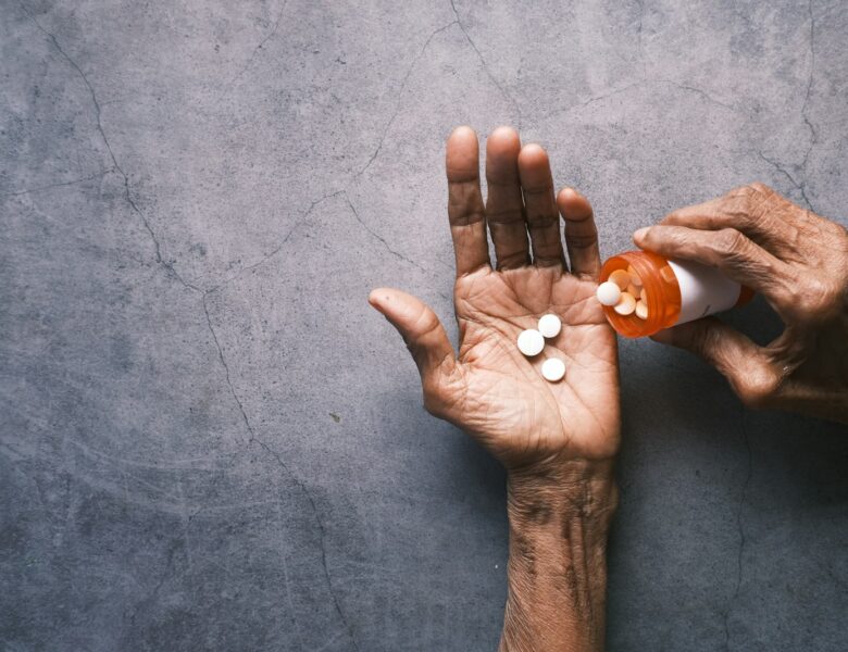 person holding white round ornament/ fot: Towfiqu barbhuiya/Unpslash