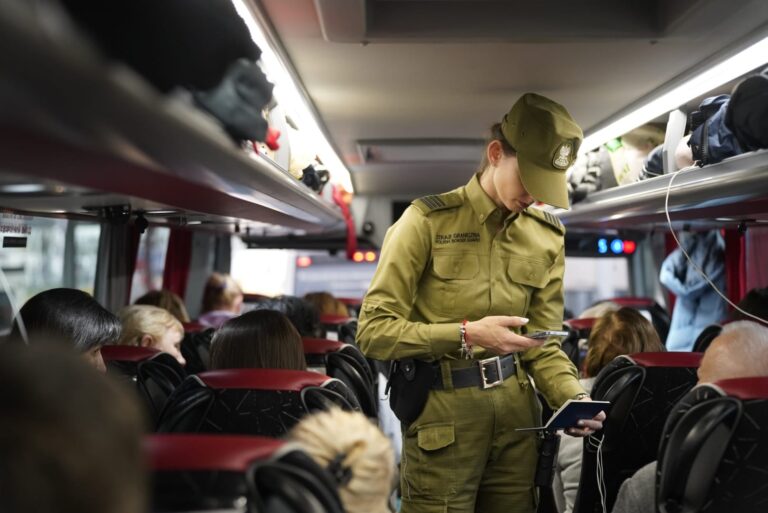 Pierwsi podróżni odprawieni na polskiej granicy w Entry/Exit System/ Straż Graniczna