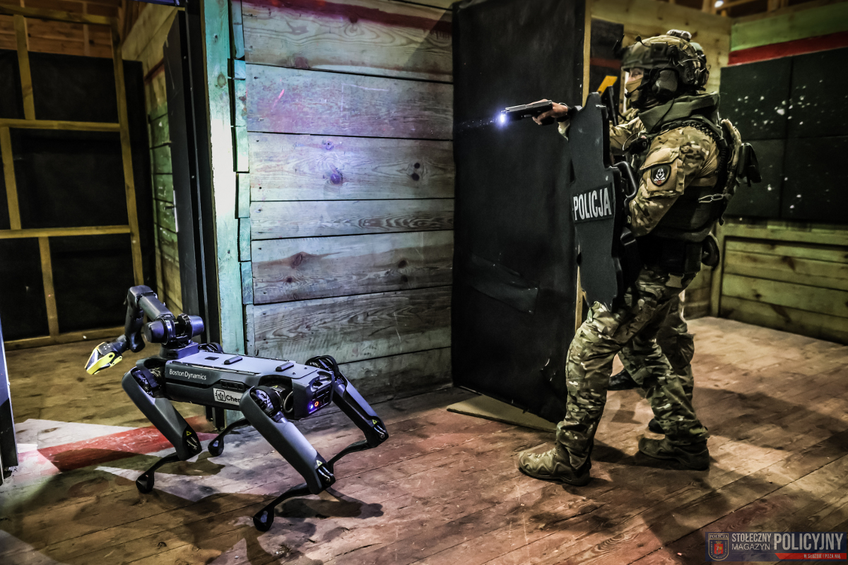 robot SPOT firmy Boston Dynamics w polskiej Policji/ fot: Marek Szałajski