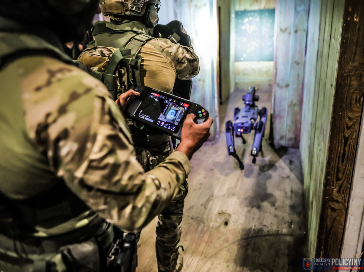 robot SPOT firmy Boston Dynamics w polskiej Policji/ fot: Marek Szałajski
