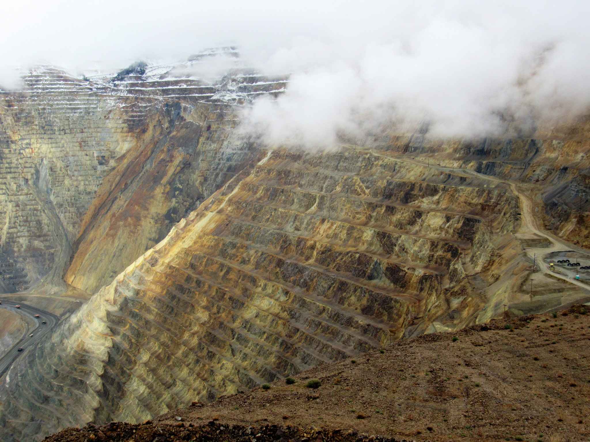 Największa pod względem wielkości odkrywkowa kopalnia miedzi na świecie – Bingham Canyon Mine (Stany Zjednoczone, 2019)/ fot: Farragutful - Praca własna, CC BY-SA 4.0