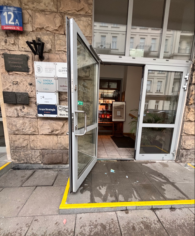 wejście do biura PO/ @BartoszZbroja/X