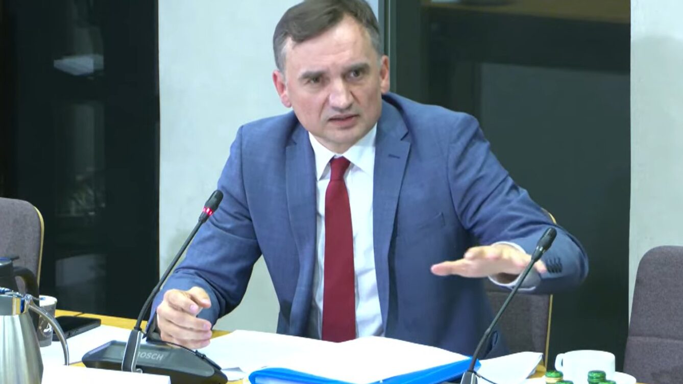 Zbigniew Ziobro podczas przesłuchania przez Komisję śledczą ds. Pegasusa/ Sejm