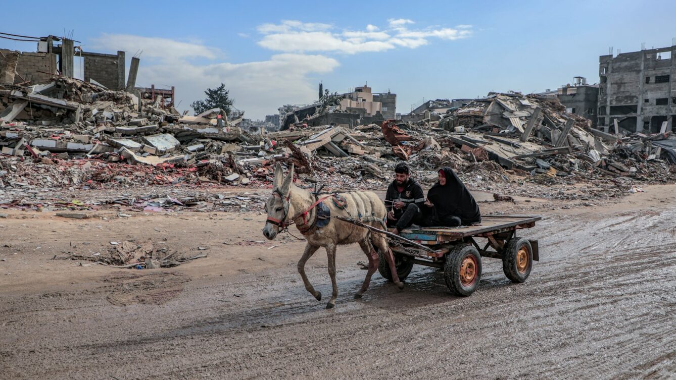 wóz z osłem w Strefie Gazy/ fot: Mohammed Ibrahim/ Unsplash