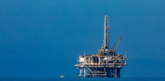 an oil rig in the middle of the ocean