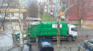 Śmieciarka w Tomaszowie Mazowieckim/ WrS.tm.pl - Praca własna, CC0