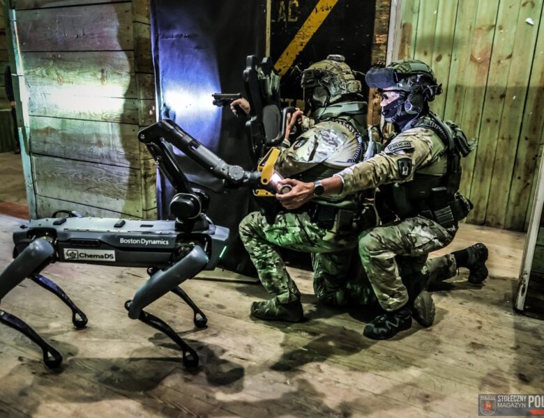 robot SPOT firmy Boston Dynamics w polskiej Policji/ fot: Marek Szałajski