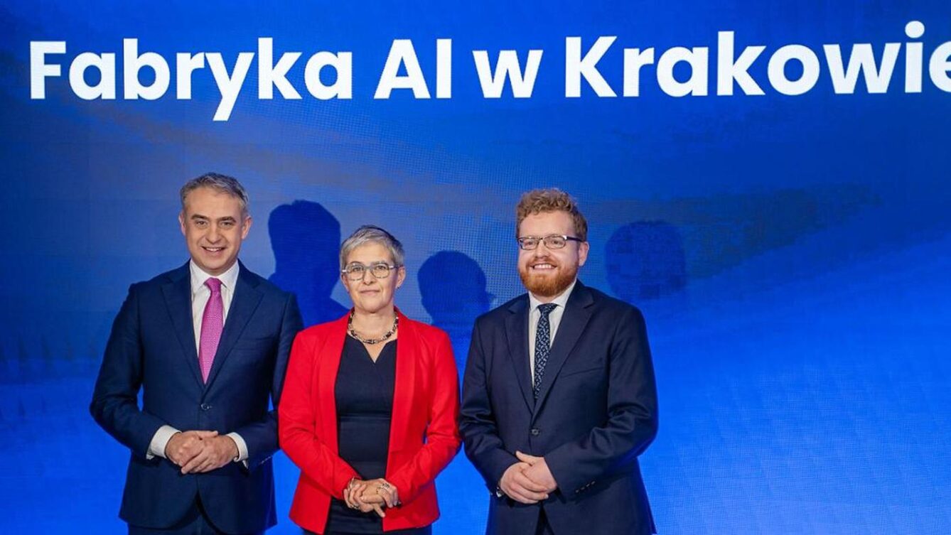 przedstawiciele Ministerstwa Cyfryzacji podczas ogłaszania informacji o kolejnej Fabryce AI