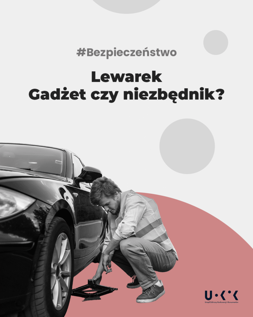 Pracownik Inspekcji Handlowej testuje car jack – podnośnik samochodowy podczas kontroli UOKiK 2025