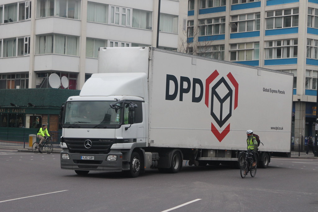 Ciężarówka firmy DPD/ Openverse