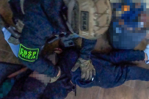 Policjanci CBŚP podczas zatrzymania członków grupy pseudokibiców na Pomorzu/CBŚP