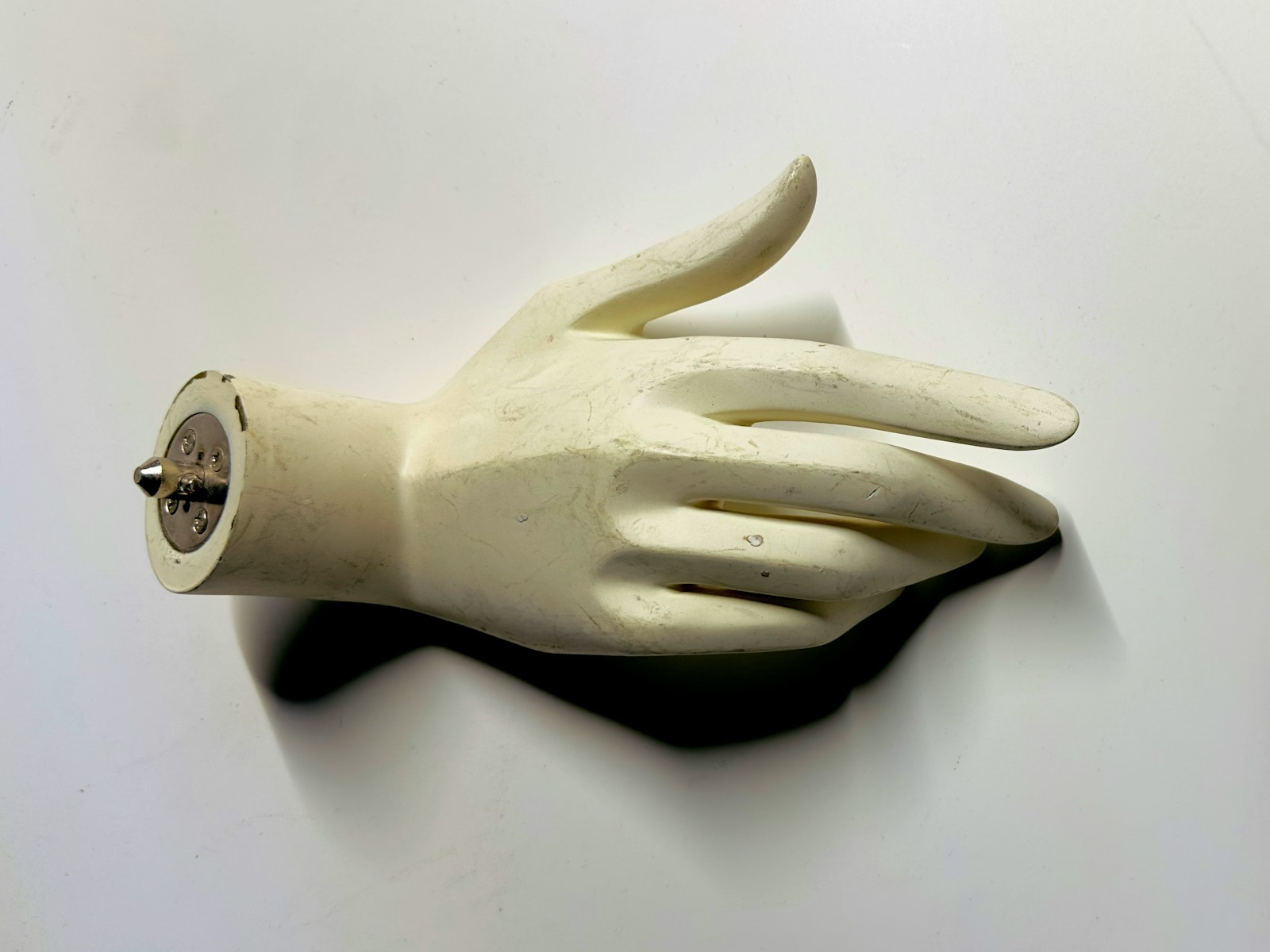 Drukowana w 3D rurka GrooveNeuroTube, opracowana w Centrum Zaawansowanych Technologii UAM, odtwarza warunki sprzyjające regeneracji przerwanych nerwów. fot: David Underland/ Unsplash