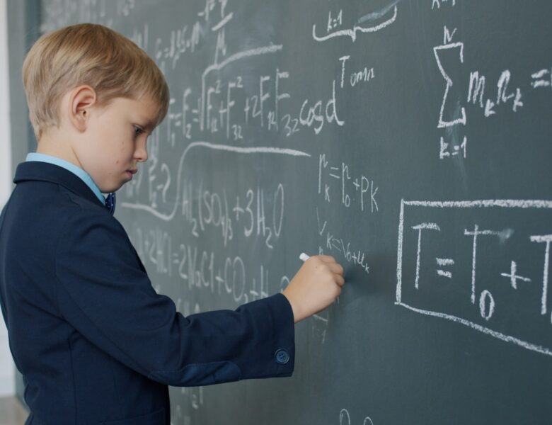 Trwa nabór do programu Indywidualne Konta Rozwojowe Junior. Uczniowie z rodzin o niskich dochodach mogą dostać 15 tys. zł na zajęcia dodatkowe, ale liczba miejsc jest ograniczona.