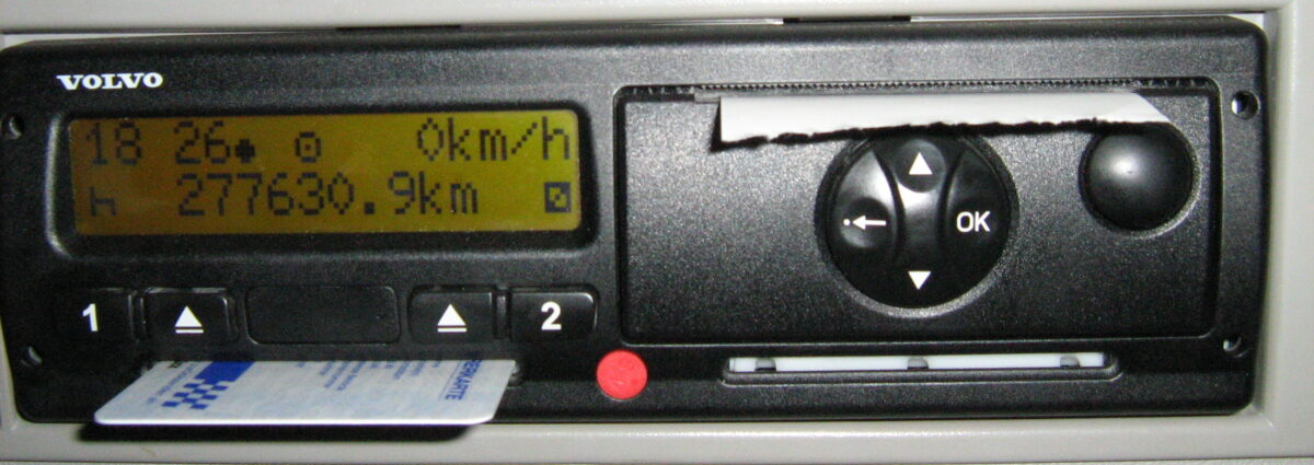 Ministerstwo Infrastruktury ogłasza dofinansowanie do wymiany tachografów, na zdjęciu tachograf cyfrowy/ fot: selbst, Public Domain